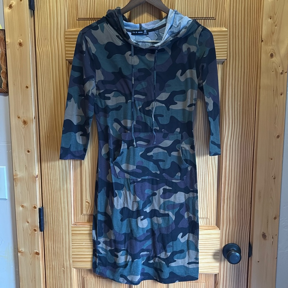 Liz & Sara medium camo sweater dress.